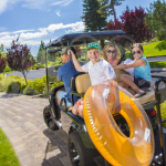 ParcForetLifestyle_FamilyGolfCart